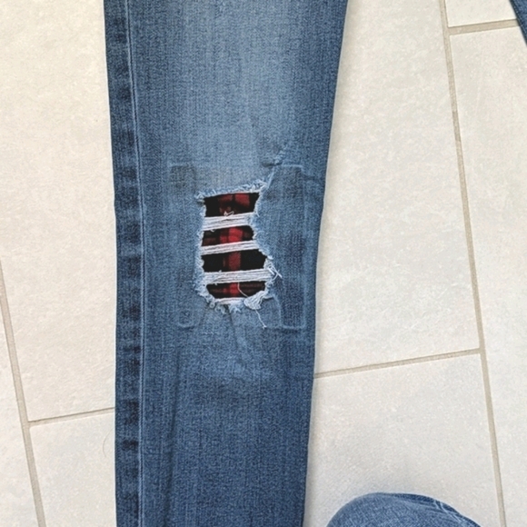 2/$20! Bootlegger Destroyed Skinny Jean - Picture 3 of 5